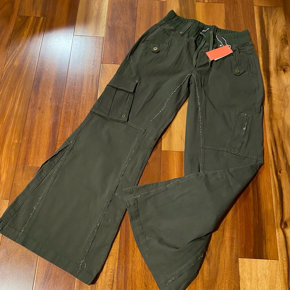 NWT Flamingo Flare Cargo Pants